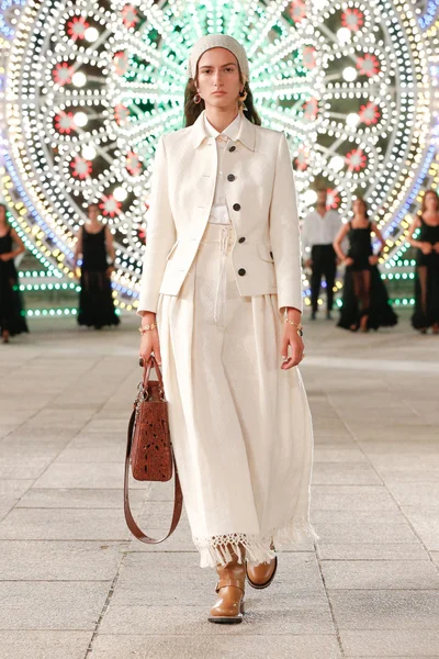 Look 3